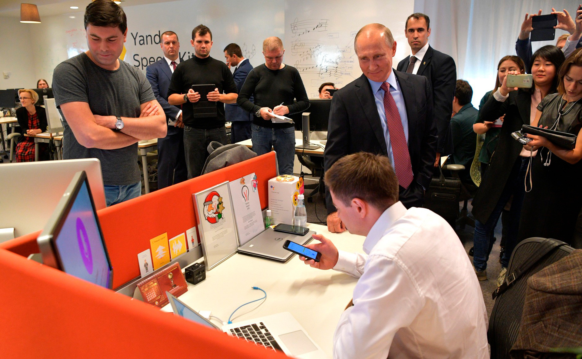 Putin durante su visita a la sede de Yandex.