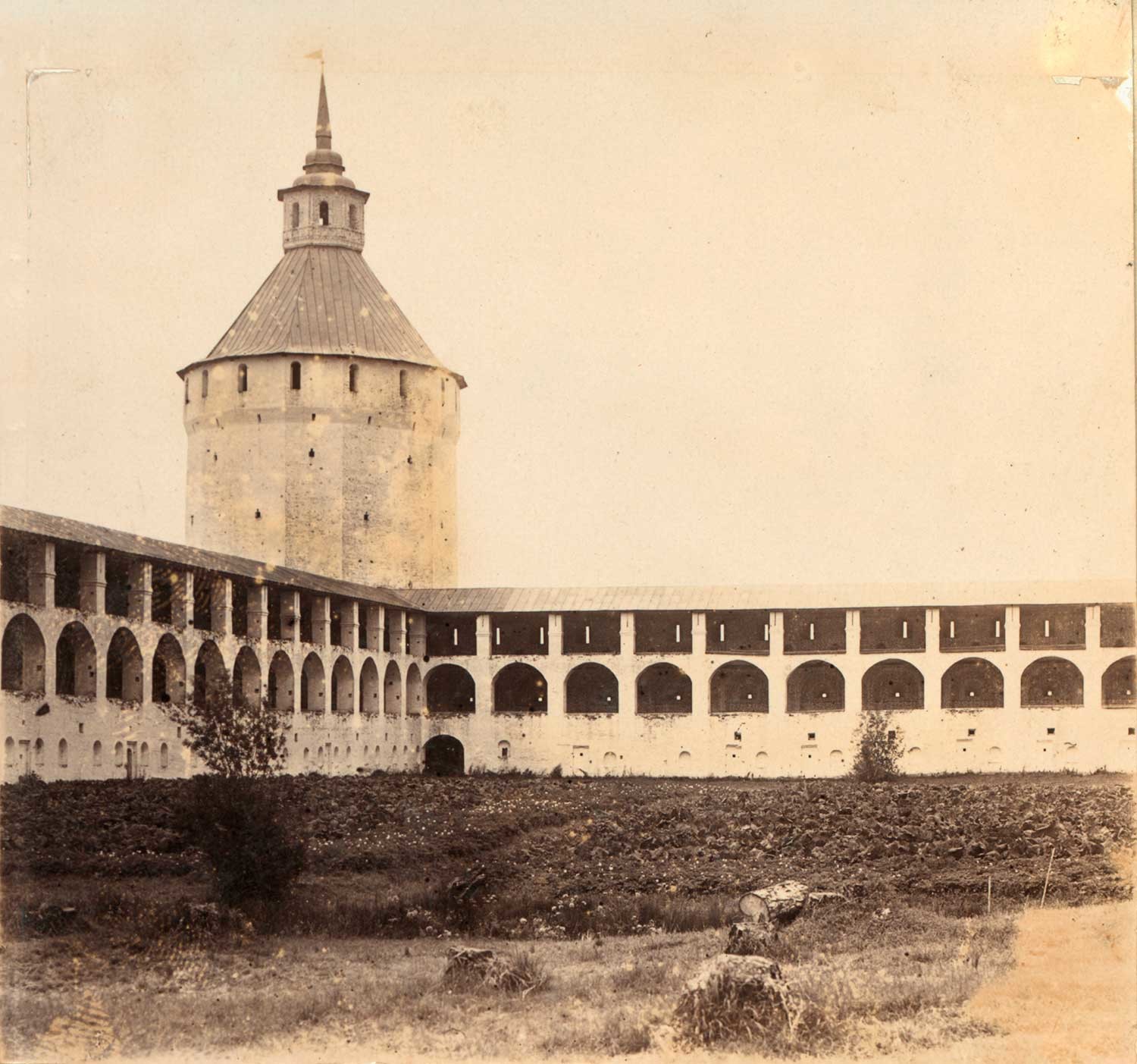 St. Kirill Belozersky Monastery. Ferapontov (Moscow) Tower and northwest walls. Summer 1909.