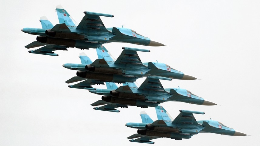 Lovci-bombniki Su-34 med 75. obletnico ustanovitve zračnih obrambnih sil.