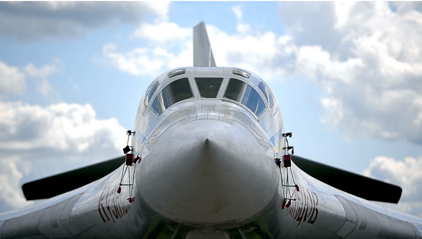Nadzvočni težki strateški bombnik Tupoljev Tu-160 na Mednarodnem letalsko-vesoljskem salonu MAKS-2017. 