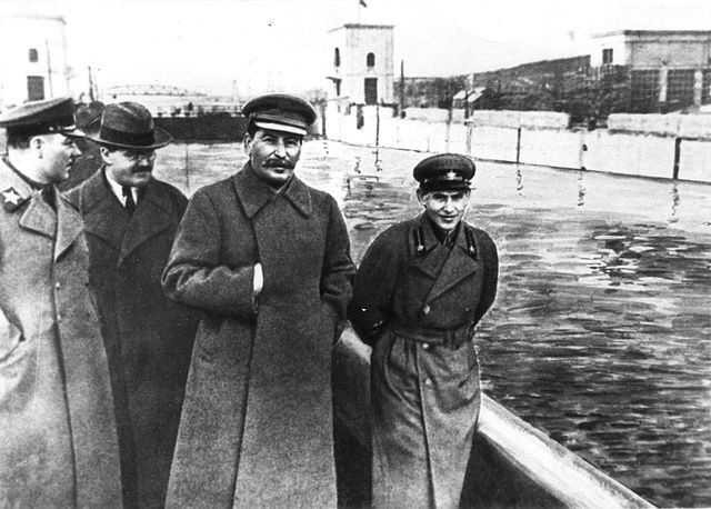 Stalin, visitando el canal Moscú-Volga. 