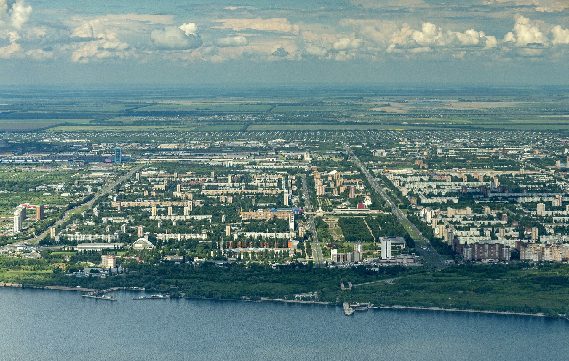 Togliatti je industrijsko središče ob reki Volgi