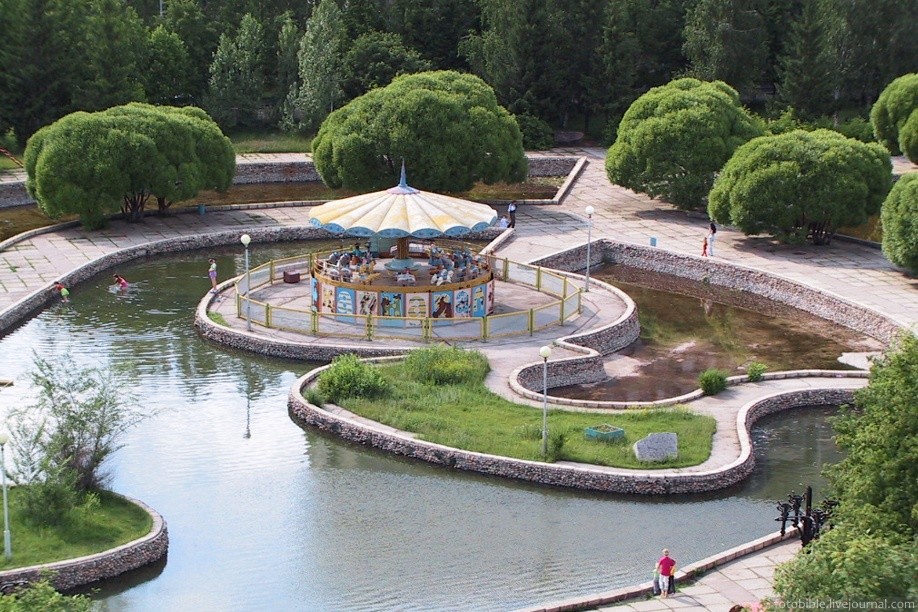Otroški park v Avtozavodskem okrožju.