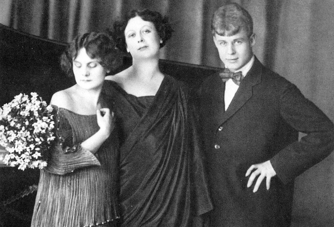 Portrait of Sergei Yesenin, Isadora Duncan, and their adopted daughter, Irma