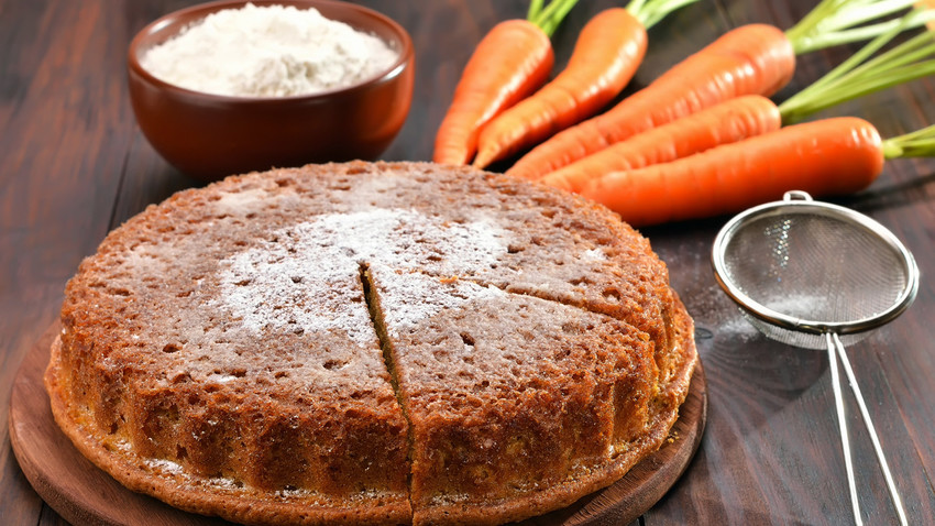 Bolo de cenoura quente é ideal para o café da manhã em dias frios e chuvosos.    
