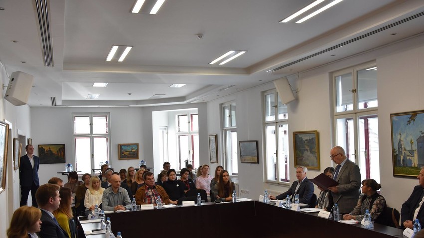 V Ruskem centru znanosti in kulture so se srečali delegati iz organizacij in institucij ruskih izseljencev v Sloveniji.