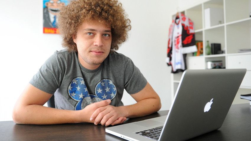 Iliá Varlamov, blogueiro e candidato a prefeito de Omsk que foi acusado por funcionária de sobrecarregar empregados de seu blog.