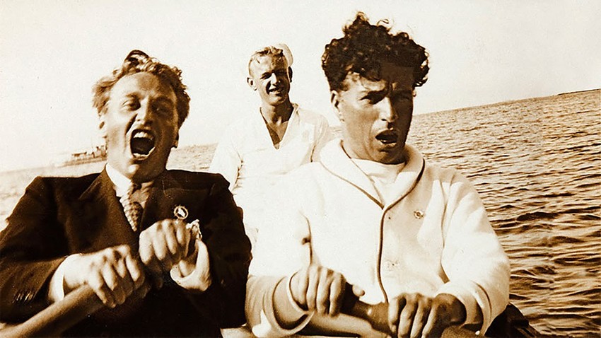 Chaplin i Aleksandrov pjevaju rusku pjesmu "Volga"