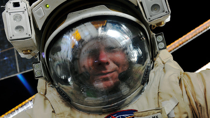 Cosmonauta Guennadi Padalka en el espacio.
