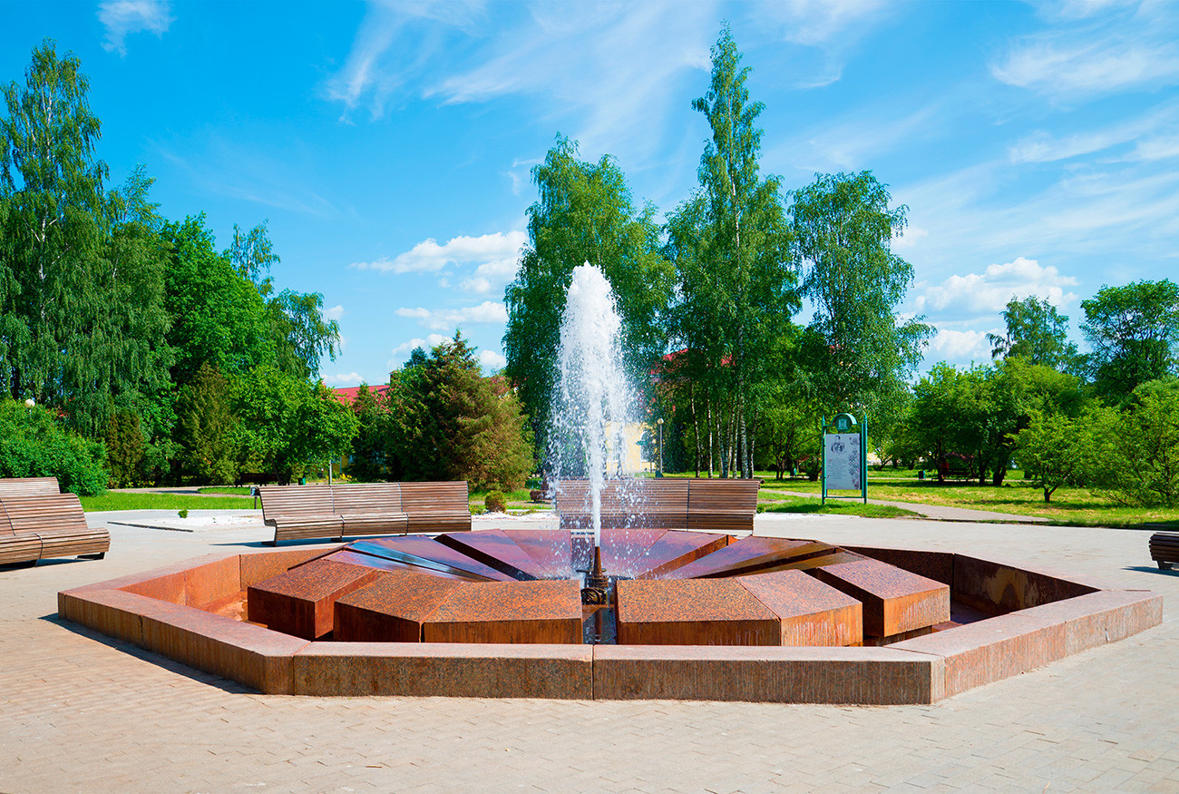Fonte Muraviov tem jorro de água mineral, uma das mais fortes da Europa.  