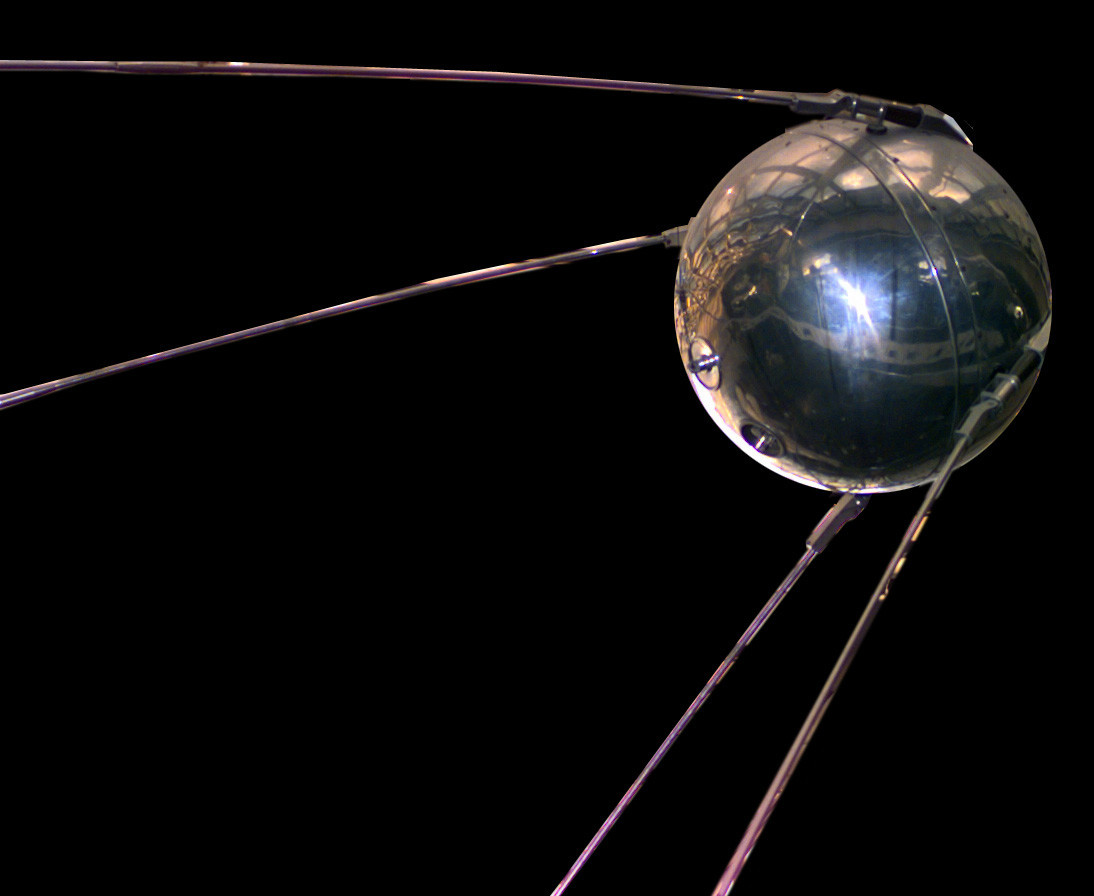 Réplica del Spútnik-1 en el Museo Nacional del Aire y el Espacio de EE UU.