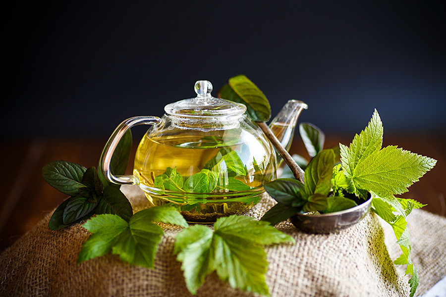 Tea with currant leaves.