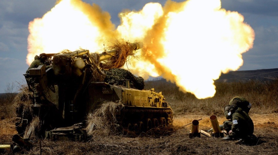 Samoizstrelitveni top 2S5 Giacint na vojaških vajah v oporišču Sergejevski, Primorska regija