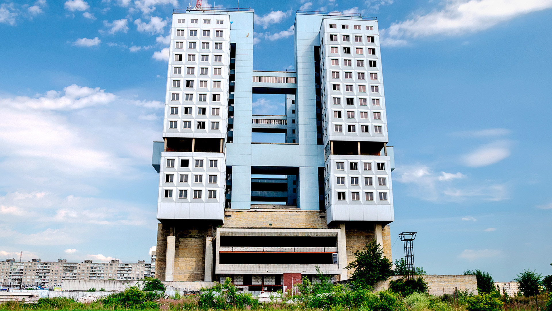 Пустата сграда на Градския съвет в Калининград.