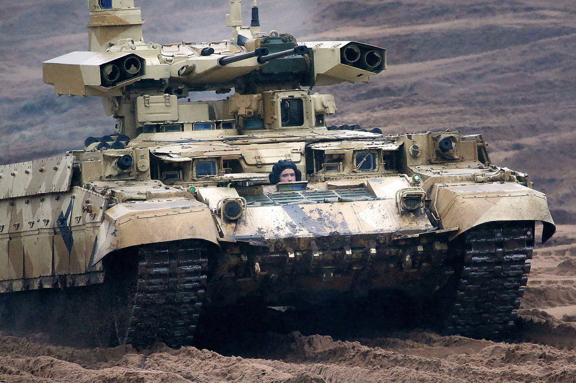A BMPT-72 (Terminator 2) heavy infantry fighting vehicle in Zapad 2017, a joint military exercise by the armed forces of Russia and Belarus at Luzhsky.