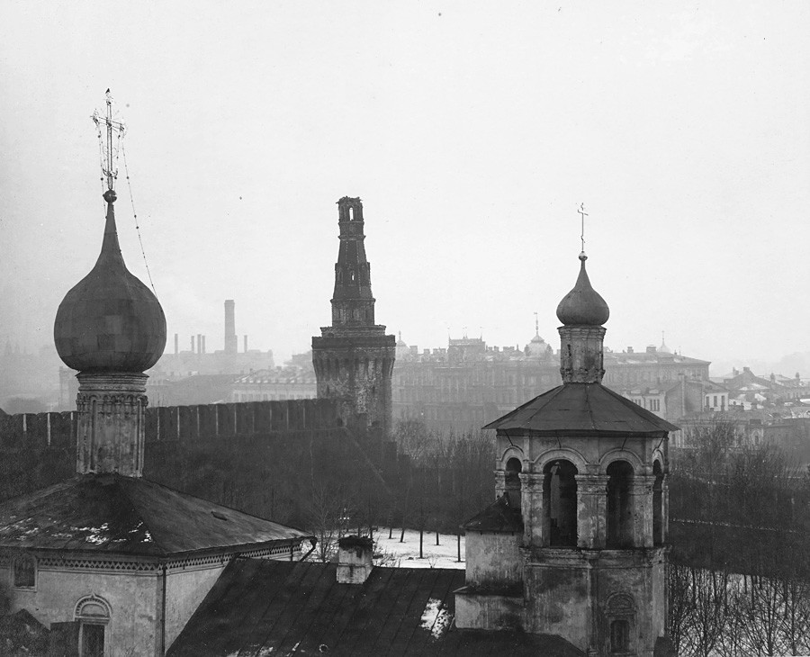 The Church of S.V. Constantin and Elena Beklemishevskaya tower after the bombardment of the Moscow Kremlin. Photograph by P.P. Pavlov. Nov. 5-16,  1917.
