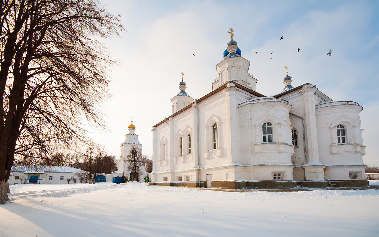 Мaшкиот Шчегловски манастир „Пресвета Богородица“ се наоѓа кај Тула, 180 км од Москва. Во главната црква, осветена 1860, се чува иконата на Богородица Млекопитателница. Денес храмот е отворен само за служба. Може да се каже дека манастирот дише во духот на 19 век. 