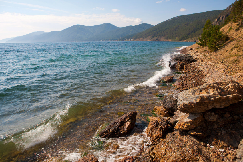 Bajkalsko jezero je največje sladkovodno jezero na svetu in definitivno vredno vašega obiska.