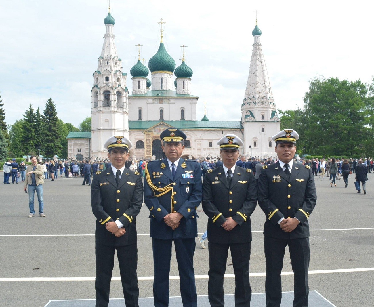 Militares peruanos durante la ceremonia de graduación en Yaroslavl.