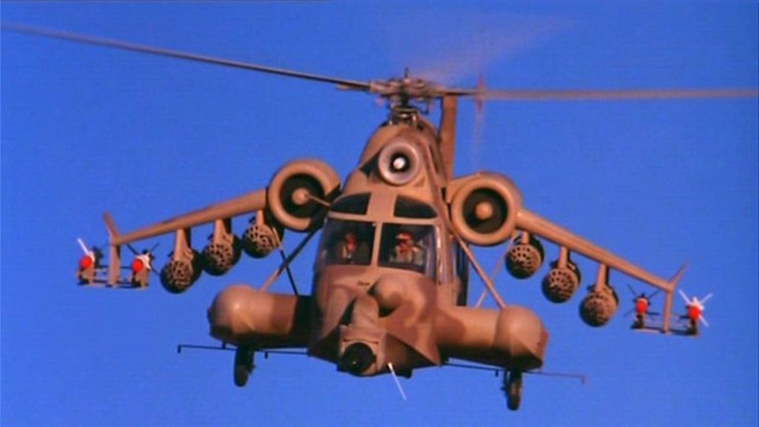 cena do filme Rambo 3 soldados no afeganistao com helicopteros e