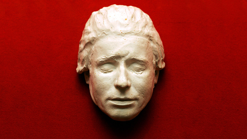 Máscara mortuoria del poeta ruso Serguéi Yesenin.