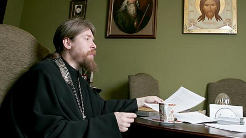 O arquimandrita Tíkhon Chevkunóv é abade do pequeno, mas muito ativo, Monastério Sretênski. 