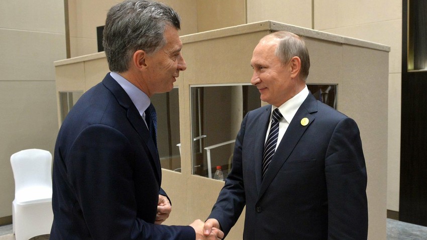 El presidente ruso, Vladímir Putin, y el presidente argentino, Mauricio Macri, durante su encuentro en los márgenes de la cumbre del G20 en Hangzhou, 2016.