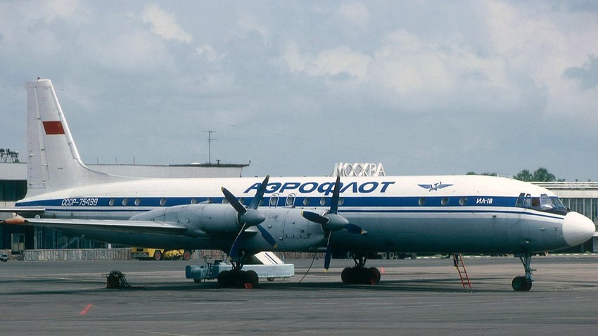Il-18-Modell mit dem allgemeinen sowjetischen Aeroflot-Logo in Moskau