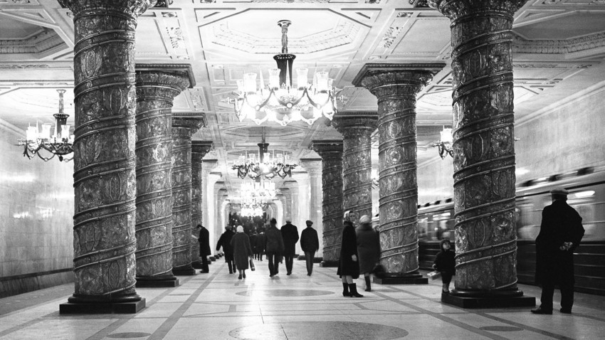 Estación de metro Ávtovo, San Petersburgo.