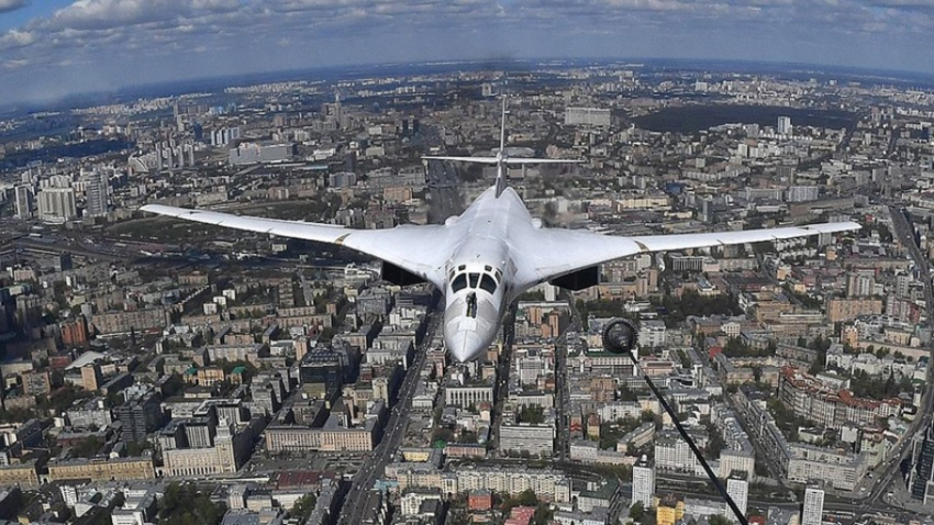 Tu-160 nad Moskvo.