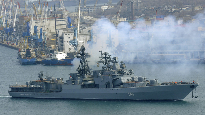 Kapal perusak antikapal selam Armada Pasifik Rusia ‘Admiral Panteleyev’ meninggalkan pelabuhan Vladivostok pada 29 Maret 2009 untuk memerangi bajak laut di Teluk Aden, di lepas pantai Somalia.