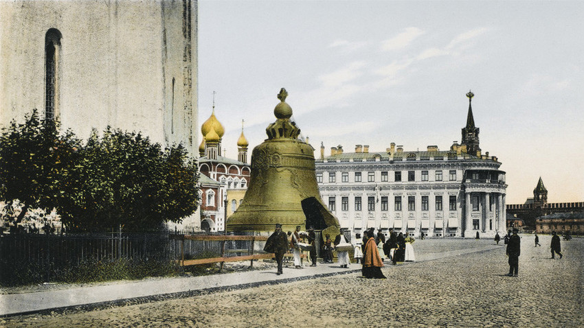 Carski trg u Kremlju i carsko zvono, početkom 20. stoljeća.