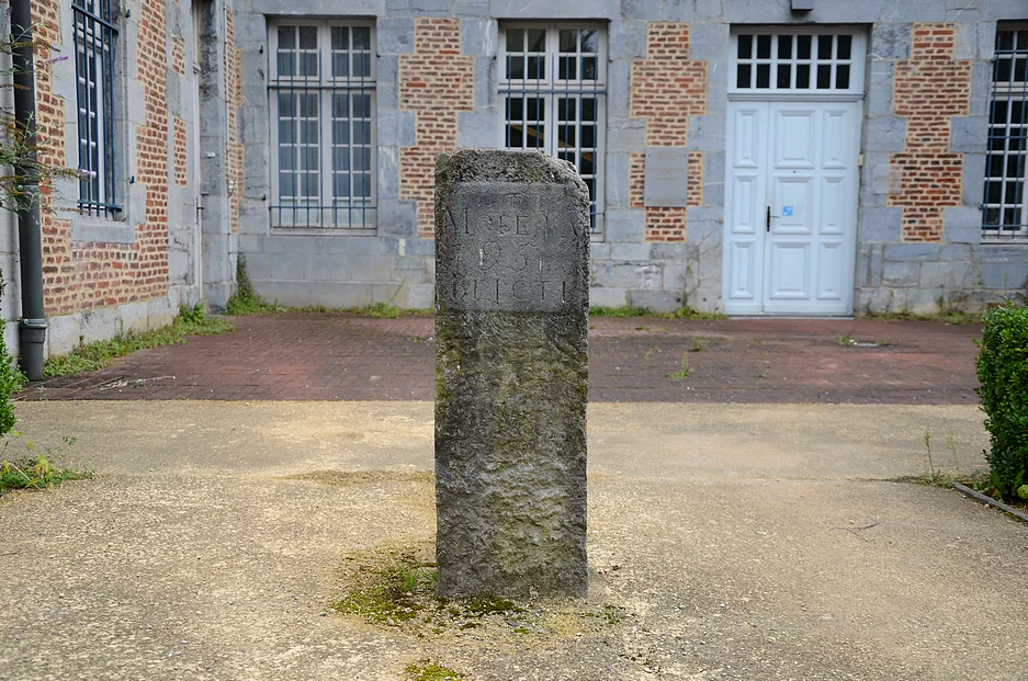 La borne de la Cité Administrative de FUMAY.