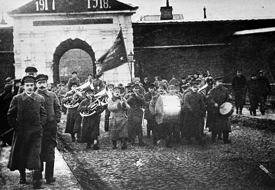 Primeiro ano de celebração da Revolução, em 1918, na Fortaleza de São Pedro e São Paulo, em Petrogrado