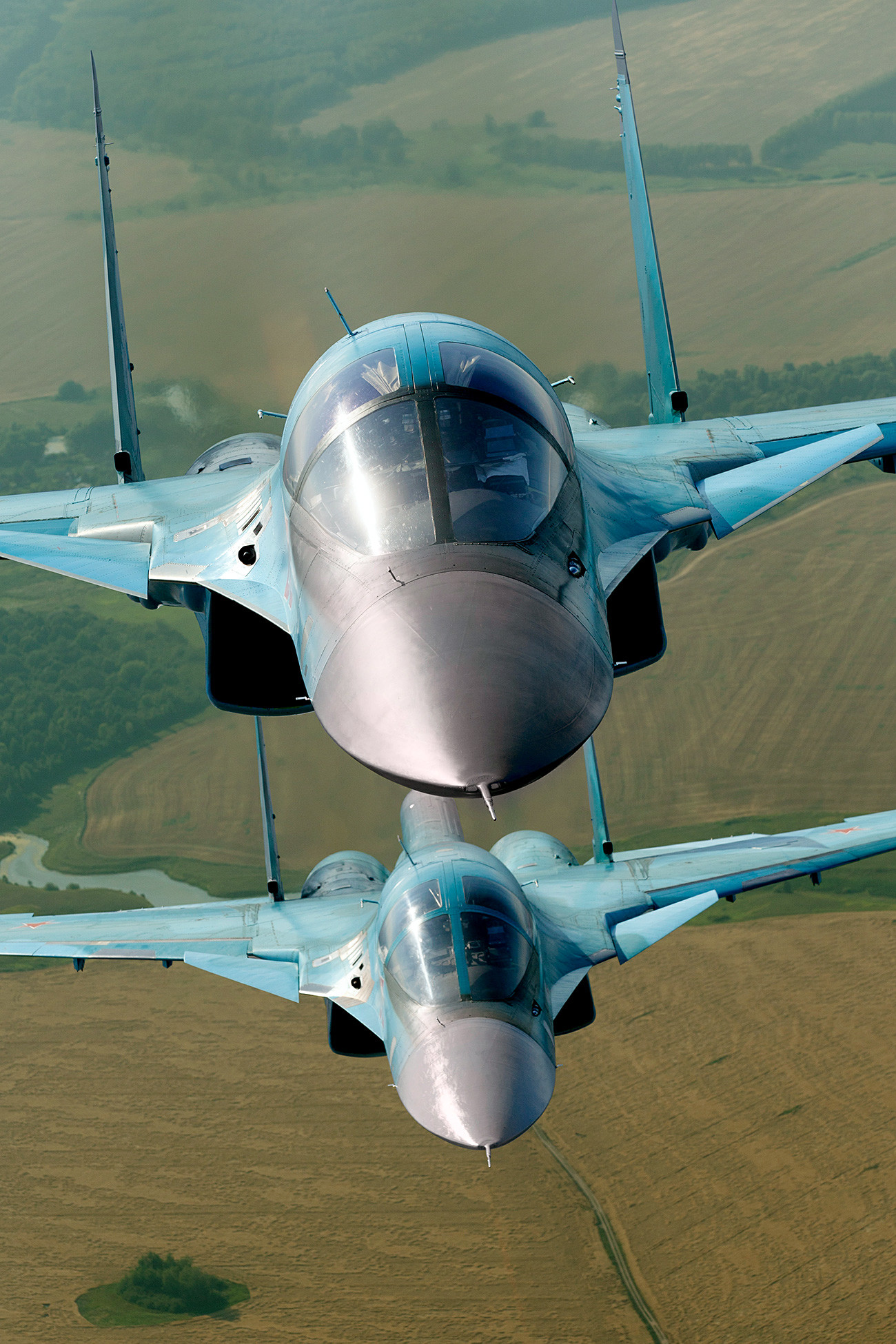 El Su-34 puede volar 7.000 km sin repostar y acercarse a su objetivo, destruyendo todo a su paso.