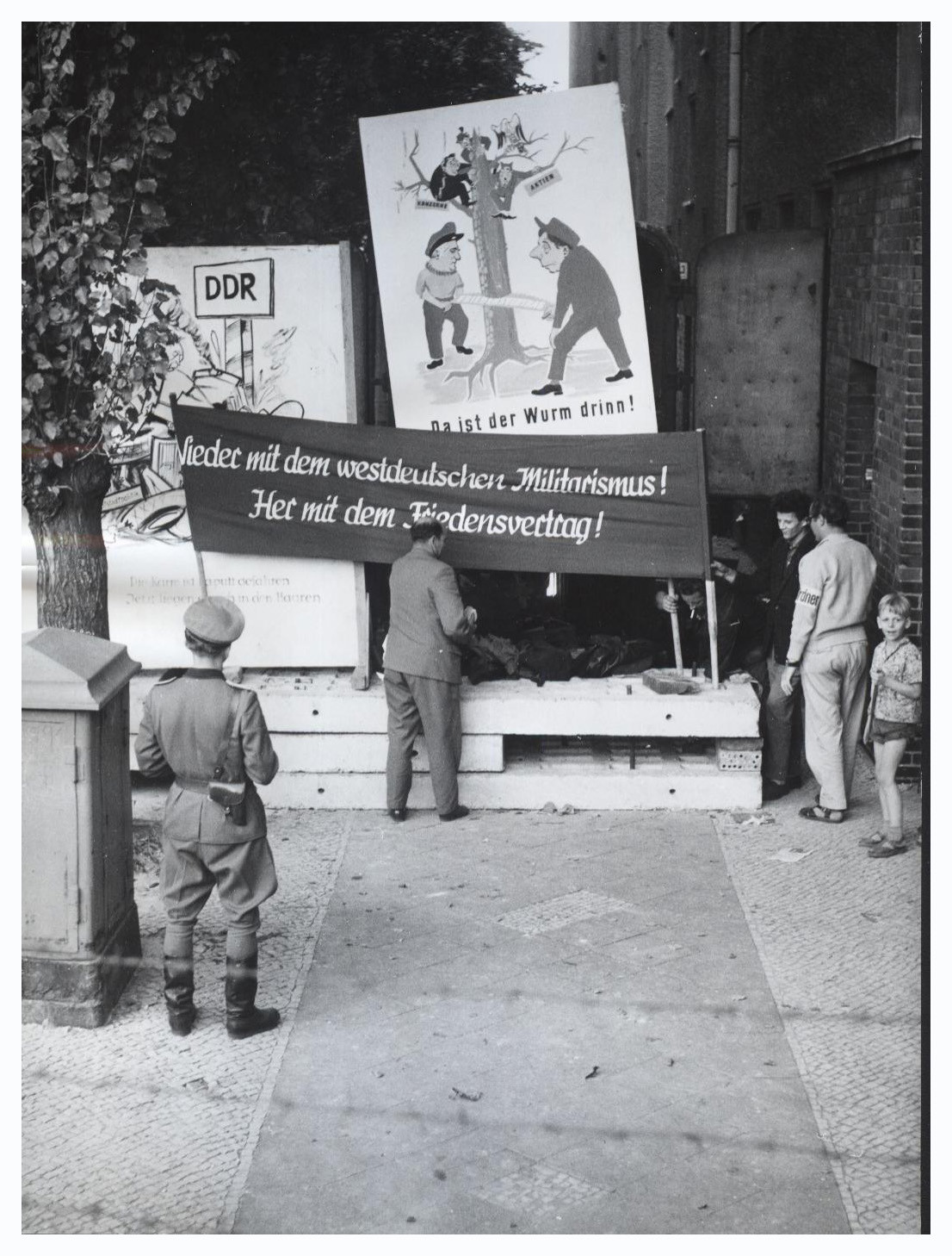 September 1961: Plakat in Ost-Deutschland