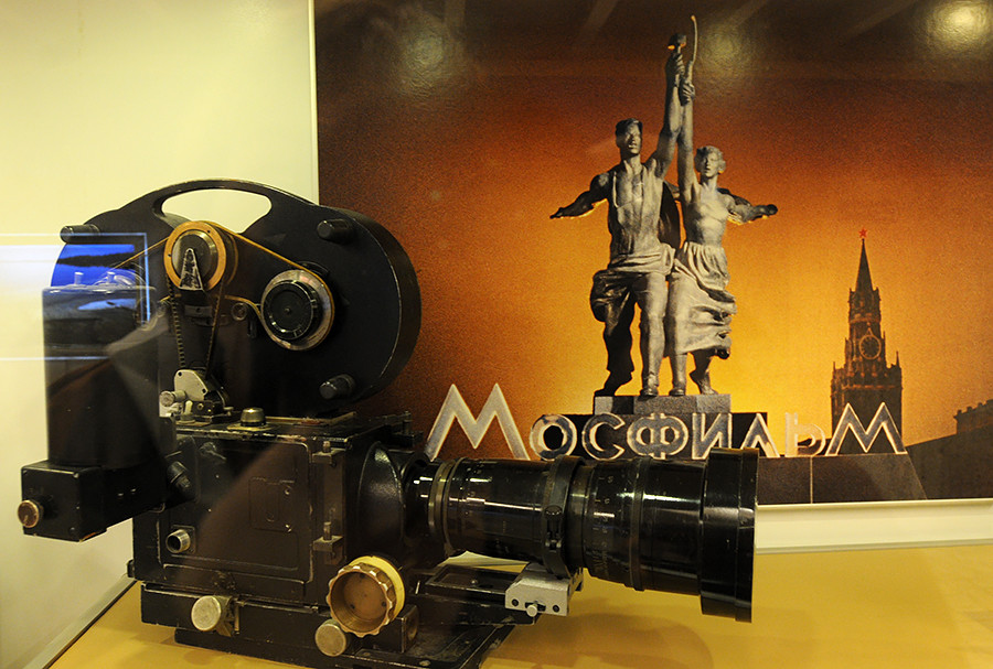 像は1947年、モスフィルム映画スタジオの公式エンブレムになった。