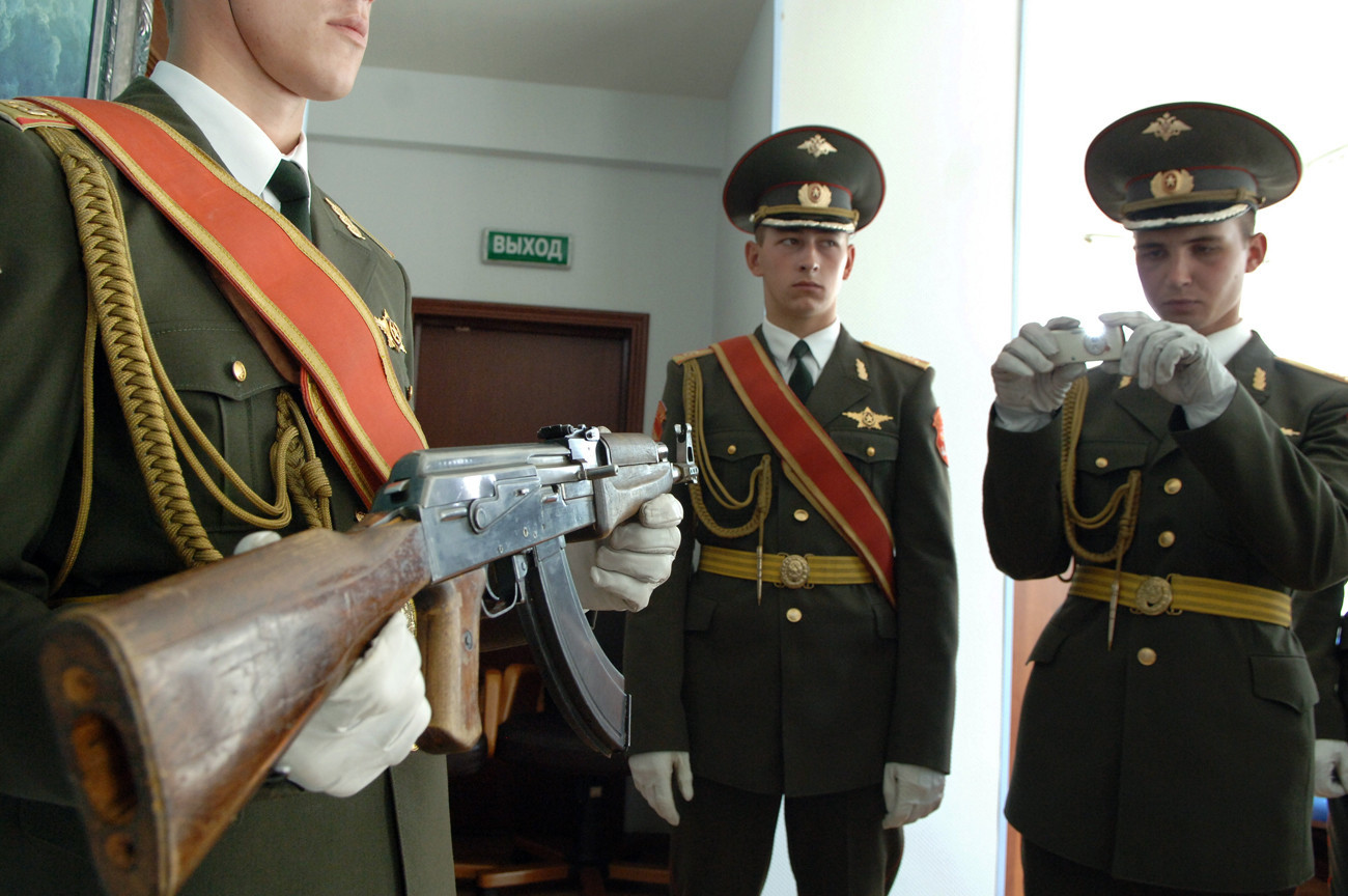 Prvi model AK-47 predstavljen je na konferenciji posvećenoj 60-godišnjici ovog sovjetskog oružja u korporaciji 