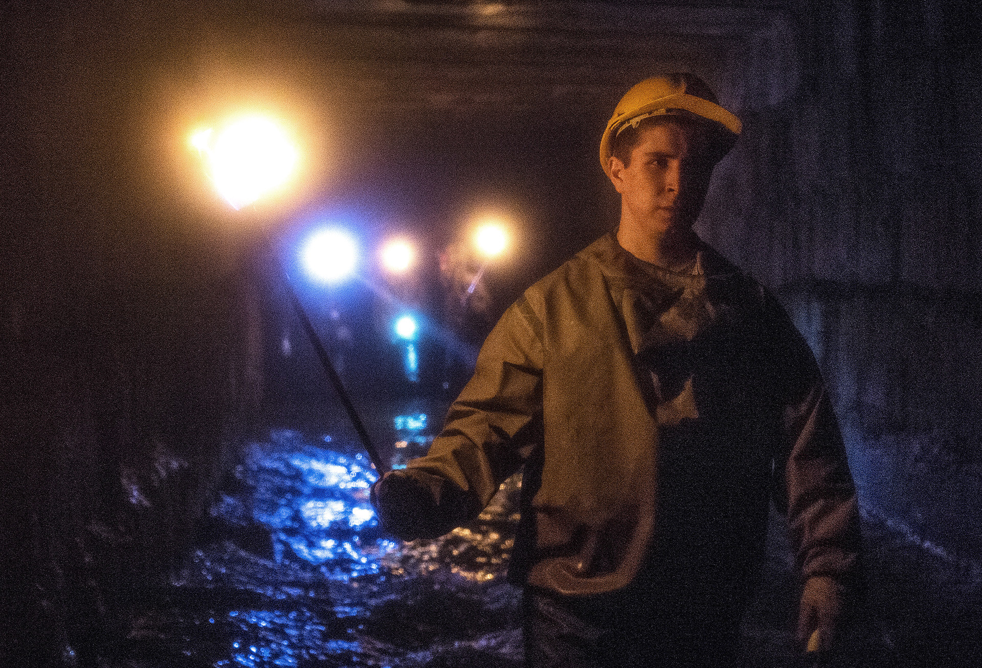 Московски дигери истражују подземни канал.