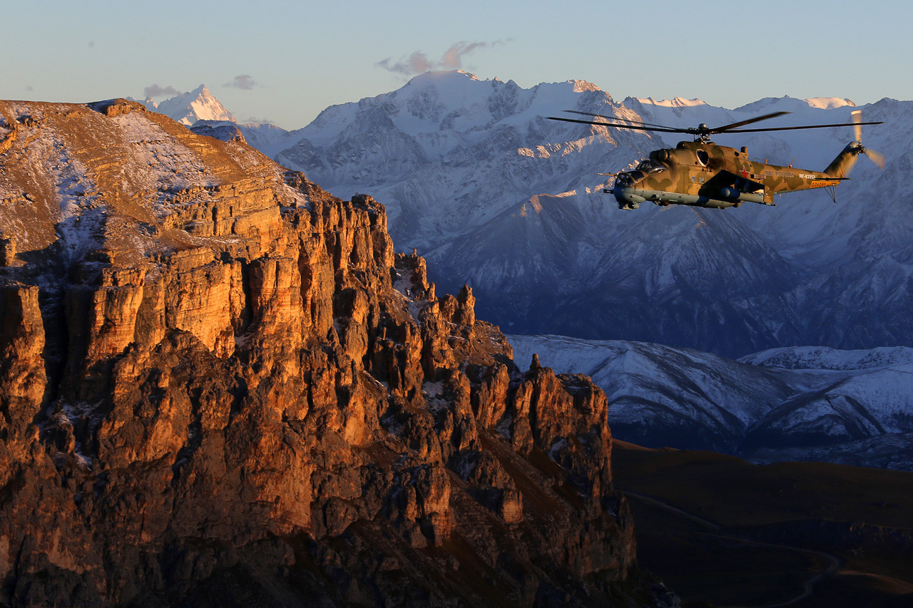 Helicóptero Mi-24 na região do Cáucaso