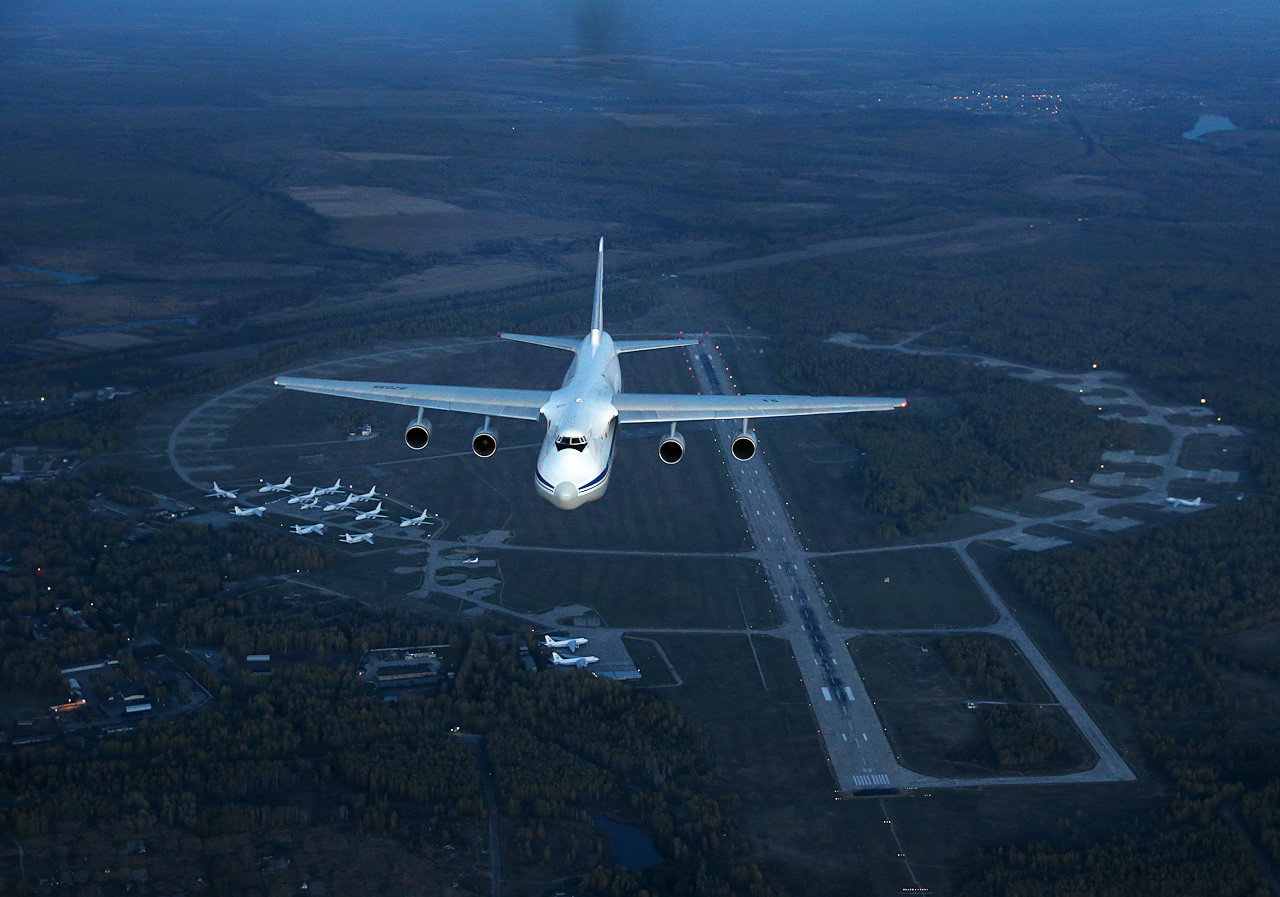 Antonov An-124 Ruslan, največje vojaško tovorno letalo na svetu.