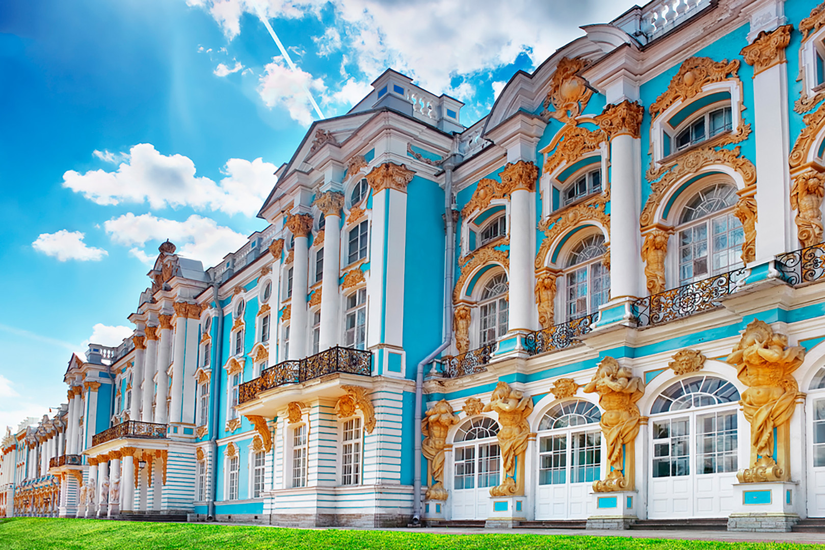 Istana Yekaterina di Tsarskoe Selo dekat Sankt-Peterburg.