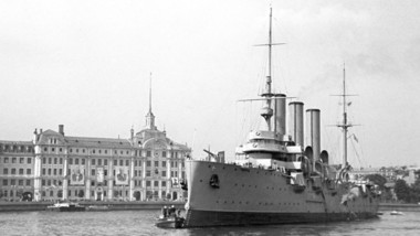  Пред 69 години: рускиот крстосувач „Аврора“ засекогаш закотвен во Санкт Петербург