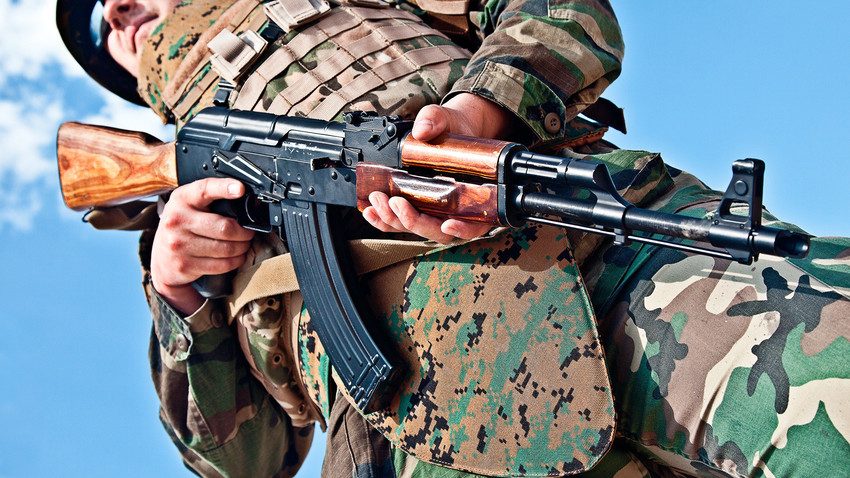 Hoje há cerca de 100 milhões de rifles Kalashnikov em todo o mundo. Desses, 75% são AK-47.