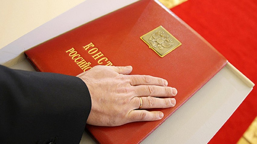 Constituição da República Socialista Federativa da Rússia, de 1978, já havia sido alterada em 1992, quando passou a reconhecer soberania da Rússia.