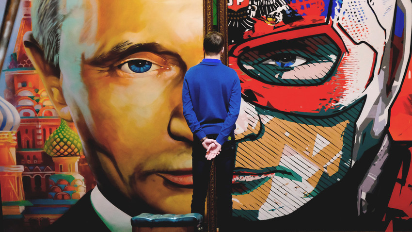 Putin é tema de exibição onde aparece como super-herói e personagem de contos de fadas no Artplay.