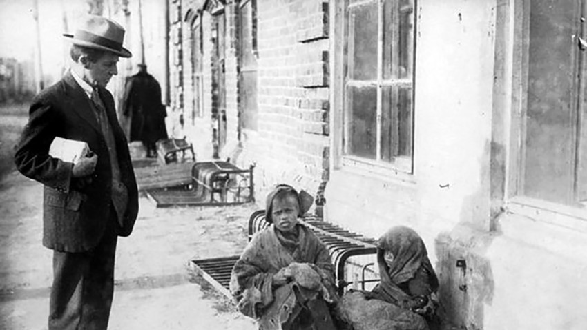 Vernon Kellogg, an American scientist and an ARA official, on a Moscow street, while on a humanitarian mission to Russia