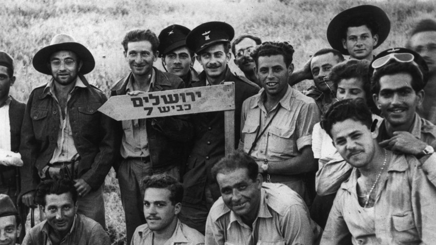 Lipanj 1948.: Izraelski vojnici na putu za Jeruzalem u vrijeme rata za neovisnost.