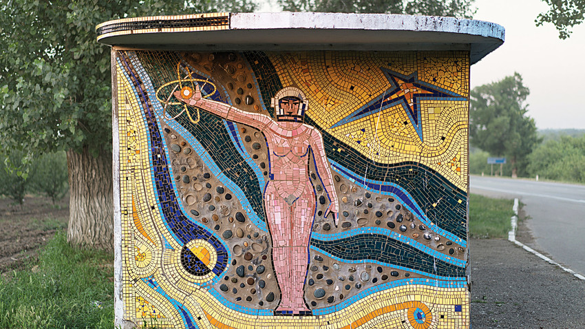 BUSSTOPS - バス停デザイン ソウル市内に未来型バス停留所「スマートシェルター」の設置を開始