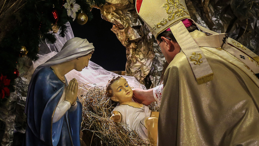 Misa de Navidad en la Catedral de la Inmaculada Concepción de la Virgen en Moscú.